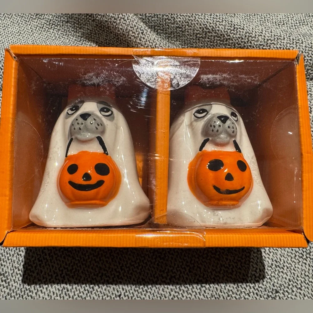 🚫SOLD🚫 Creepy Critters Ghost Pup Salt & Pepper Shaker Set - Picture 1 of 3